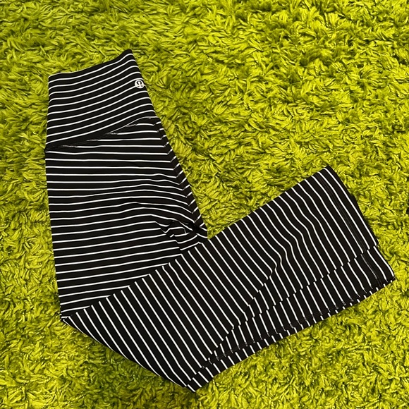 lululemon athletica Pants - Lululemon Wunder Under Leggings